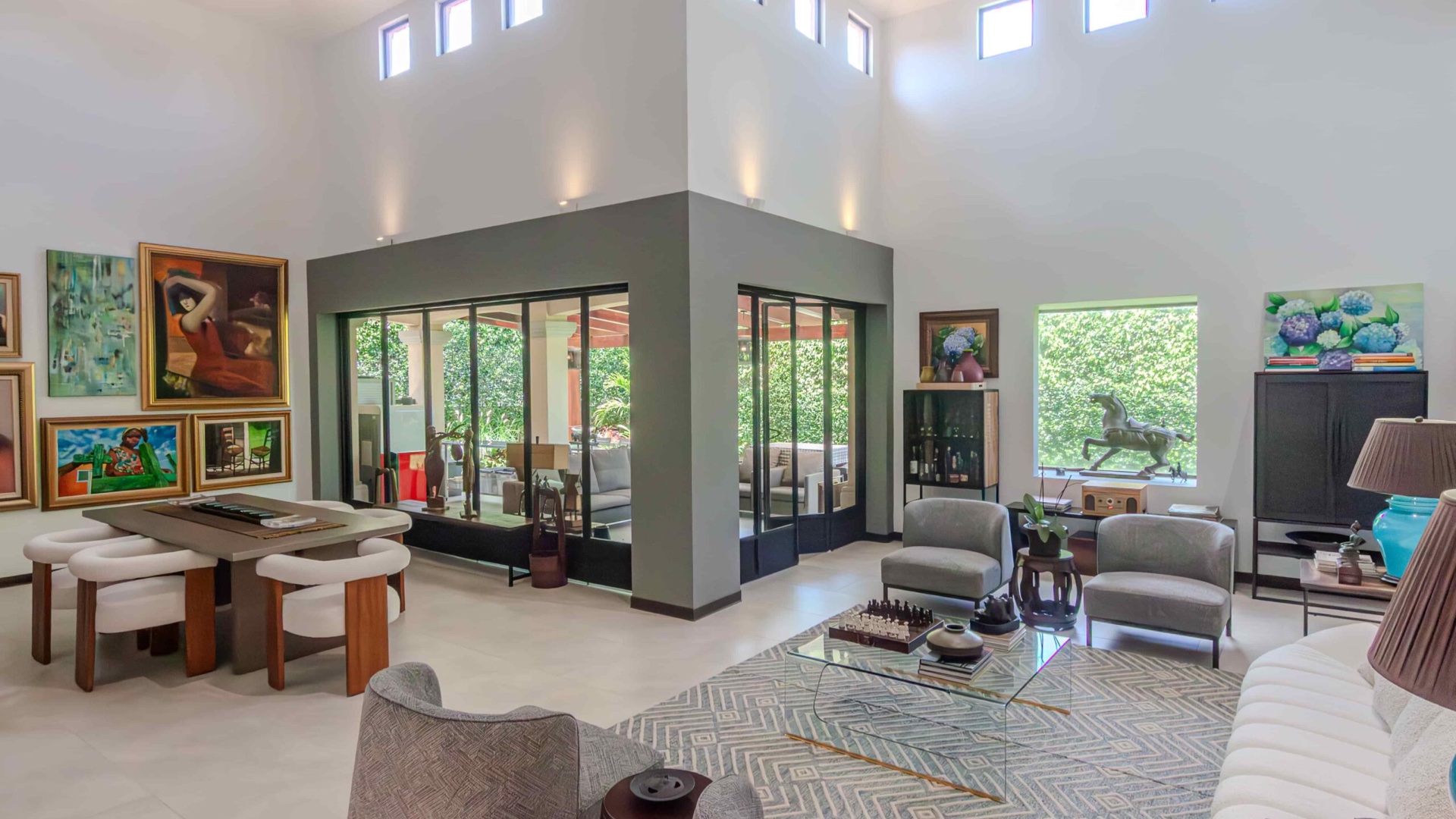 Residencia de Lujo de un solo nivel con jardín en Escazú, Costa Rica